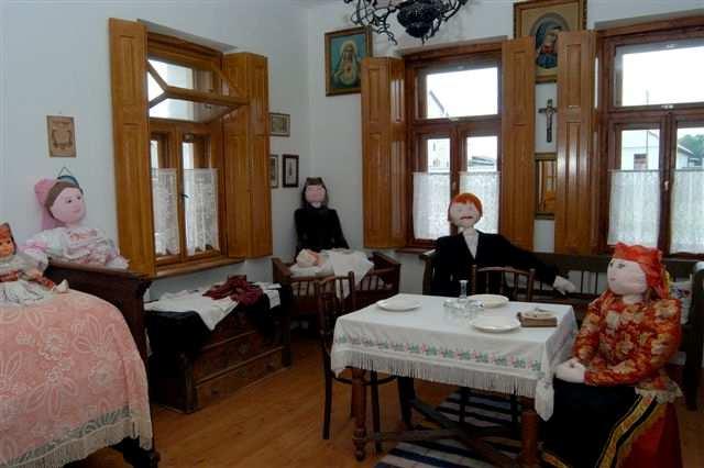 Mai példák 31 6 MAI PÉLDÁK Régi, népi építészeti karaktert hordozó épületek felújítása Dejtár községben fennmaradt néhány