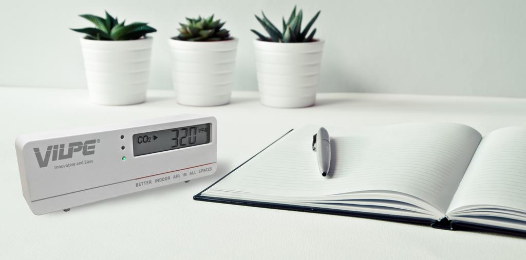 ! G Á S N O ÚJD. LCD kijelző 2. Érzékelő-kalibráló nyílás 3. Töltés / USB adat átvitel (Mikro USB Aljzat) Termék Leírás 7 6 5 3 4. Szellőzőnyílások 5. Piros LED kijelző (>200 ppm) 6.