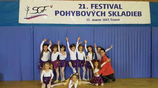 Pretekárky cvičia zostavy jednotlivkýň, dvojíc, trojíc alebo spoločné skladby (5 gymnastiek) na hudobný sprievod, inštrumentálne skladby, ktoré môžu v súčasnosti obsahovať aj vokály.