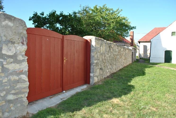 Valamennyire van követendő példa a területen.