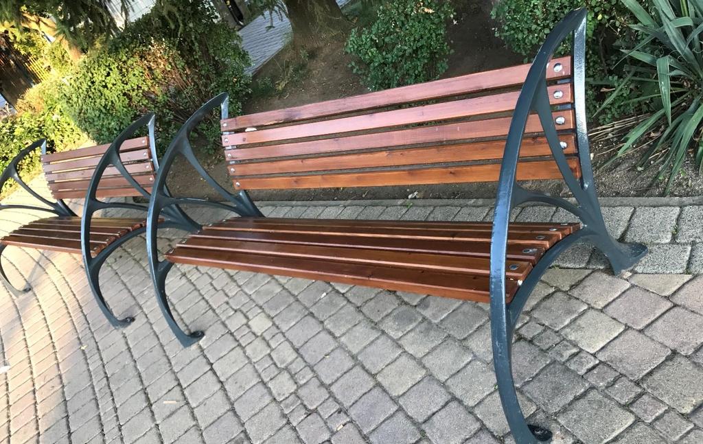 A köztárgyak kialakításánál a tartósságra, minőségmegőrzésre, színhasználatra, funkcionalitásra, és nem utolsósorban az