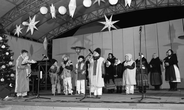 novoročný koncert. Profesionálni aj amatérski umelci prišli pozdraviť klientov zariadenia už štvrtý rok.