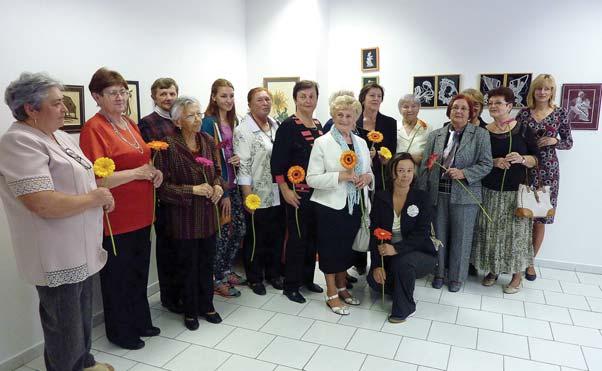 4 SERVIS SPOLOČNOSŤ PROGRAM VÝSTAVY Fotoklub HEXAGON SLOVENSKO MOJE - XI. Bienále celoštátnej súťaže krajinárskej fotografie Výstava v Regionálnom osvetovom stredisku n Ul. SNP 32 trvá do 21. 11.