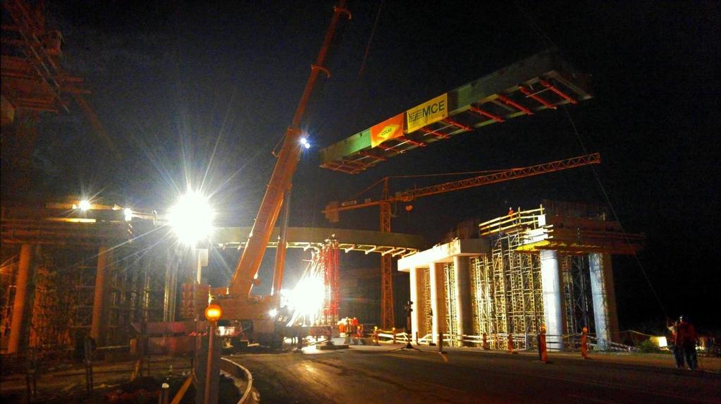 H4 és H5 híd beemelése 23 órakor teljes útzár mellett megkezdődhetett az első hídelem beemelése.