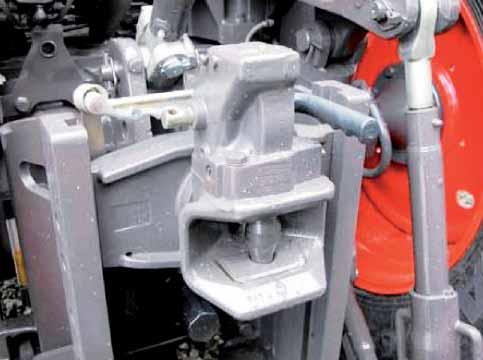 2. kép Automatikus kapcsolású elforduló csapszeges vonófej 3. kép Scharmüller K80 elnevezésű vonógolyós vonóbekötés (Forrás: www.scharmueller.at) 4.