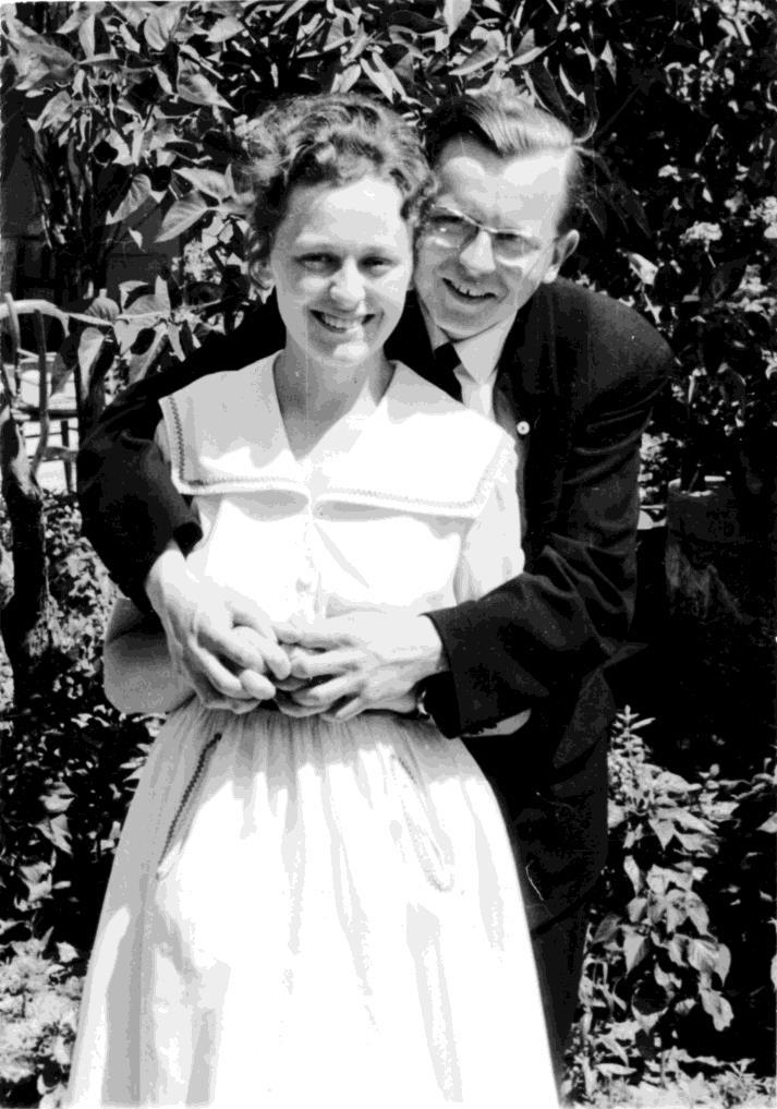 A képen: Eljegyzésünk Fót 1961 Zászkaliczky Pál, Ittzés Erzsébet A fóti parókia kertjében készült a felvétel 1961. július 17-én.