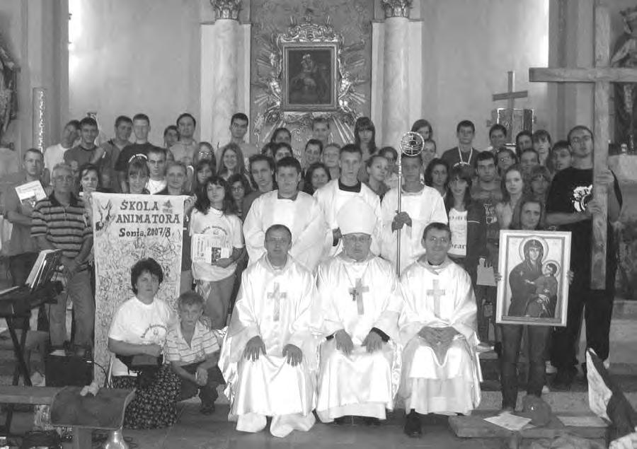 je uslijedilo pokorničko bogoslužje i Križni put kojega su predvodili mladi iz B. Monoštora sa svojim župnikom vlč. Goranom Vilovim. Svetom misom koju je u subotu 19.