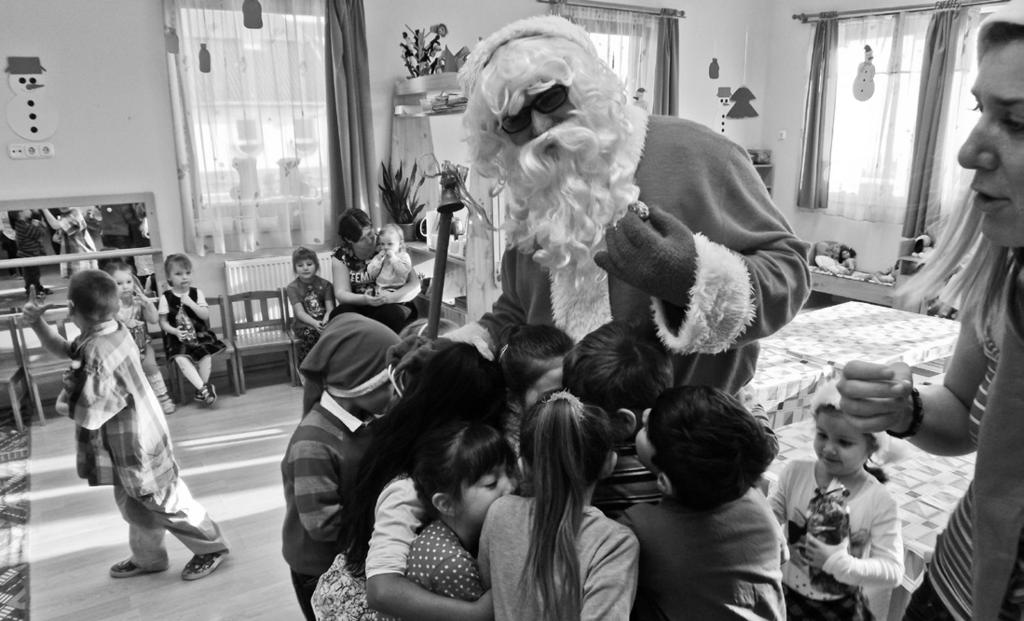 December 6-án a Mikulás látogatott el hozzánk, minden kisgyermeknek csomagot ajándékozott, a gyerekek lelkesen énekeltek, szavaltak