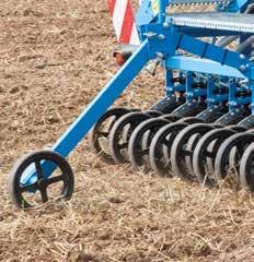 A villanymotor és a számítógép a vetőgépen elöl, védetten helyezkedik el. A rendszer a Solitronic elektronikus vezérlés képernyőjének segítségével a traktor vezetőüléséből kényelmesen kezelhető.