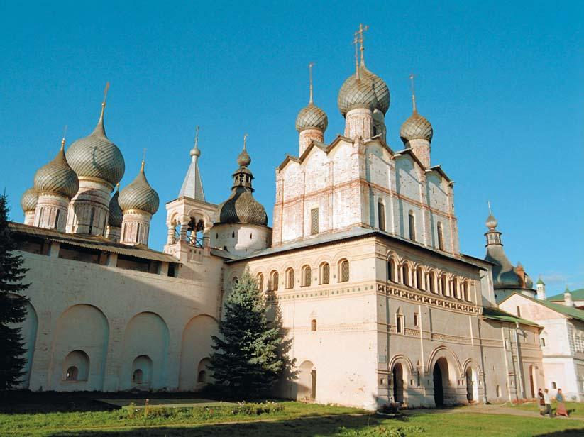 Oroszország egyik leghíresebb kolos - torának, a Szentháromság Szergej kolostornak a meglátogatása után továbbutazás az 1652-ben alapított Rostov Velikijbe, mely az egyik legôsibb orosz város.