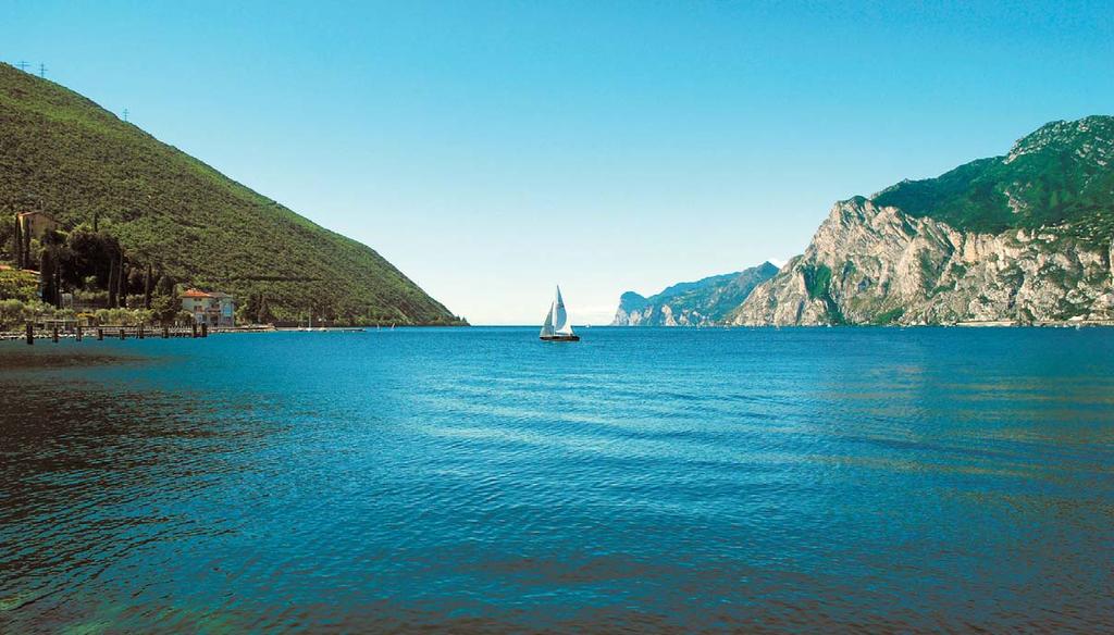 1. nap: elutazás a kora reggeli órákban autó - busszal Olaszországba (kb. 850 km). Megérkezés az esti órák ban a Garda-tó mellett található szállás - helyre. Vacsora és szállás a Garda-tónál. 2.