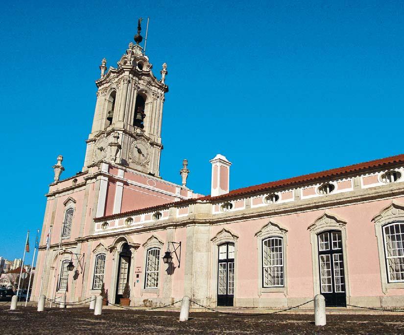 (Lissza- bon Évora Castelo de Vide 145 km) 3. nap: séta a középkori épületekkel teli szûk utcá - kon. Továbbutazás Castelo Branco irányába a Serra da Estrela hegyvonulat mentén.
