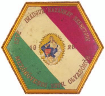 A zászlódarabok méretei 110 62 cm, 110 62 cm,? 31 cm,? 31 cm,? 31cm,? 31 cm. Vastagsága 1,5 cm.