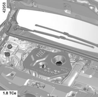MOTOROLAJSZINT: utántöltés, feltöltés (1/3) 1 1 2 2 Pótlás - feltöltés A jármű legyen vízszintes talajon, álló és hideg motorral (például az aznapi első elindulás előtt).