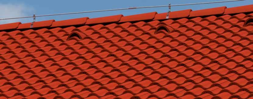 A rögzítését minden esetben korrózió- és viharállóan kell megvalósítani. A szegélydeszkától megfelelő távolságot kell hagyni, a mozgások és hőtágulások miatt.
