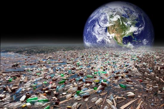 PLASZTIK NANO- RÉSZECSKÉK A VÍZBEN, HALBAN A világ tengereinek és óceánjainak műanyag (nano)részecskeszennyeződése olyan mértéket