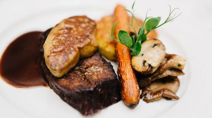 GERBEAUD BÜFÉ MODERN MAGYAR ÍZEKKEL ELŐÉTELEK Tepertőkrém, (G, L) és tökmagolajos túrókrém (V), házi sós kiflivel Libamáj krémes mini briós Mangalica terrine (G) marinált zöldségekkel (G, V, L)