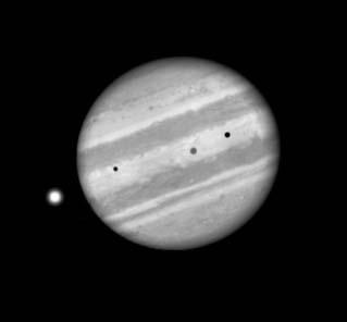 Kalendárium január 29 Jupiter Jupiter 1 Io Io Europa Europa Két Jupiter-hold (Io, Europa) árnyéka a bolygón 2015. január 2-án. Az Io és Europa árnyéka a Jupiteren 2015. január 10-én.