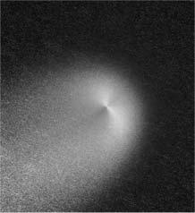 Mivel ez a terület tele van hintve halvány galaxisokkal, fotografikusan észlelve szinte minden éjjel elcsíphetünk egy-két halvány galaxist is az üstökös közelében, és különösen látványosnak ígérkezik