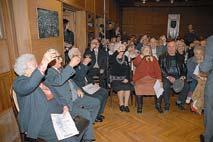 A idôs párok az anyakönyvvezetô elôtt megerôsítették sok évtizeddel ezelôtt kimondott házastársi esküjüket, majd Kôszegi Zoltán polgármester köszöntötte ôket ebbôl az ünnepélyes alkalomból.