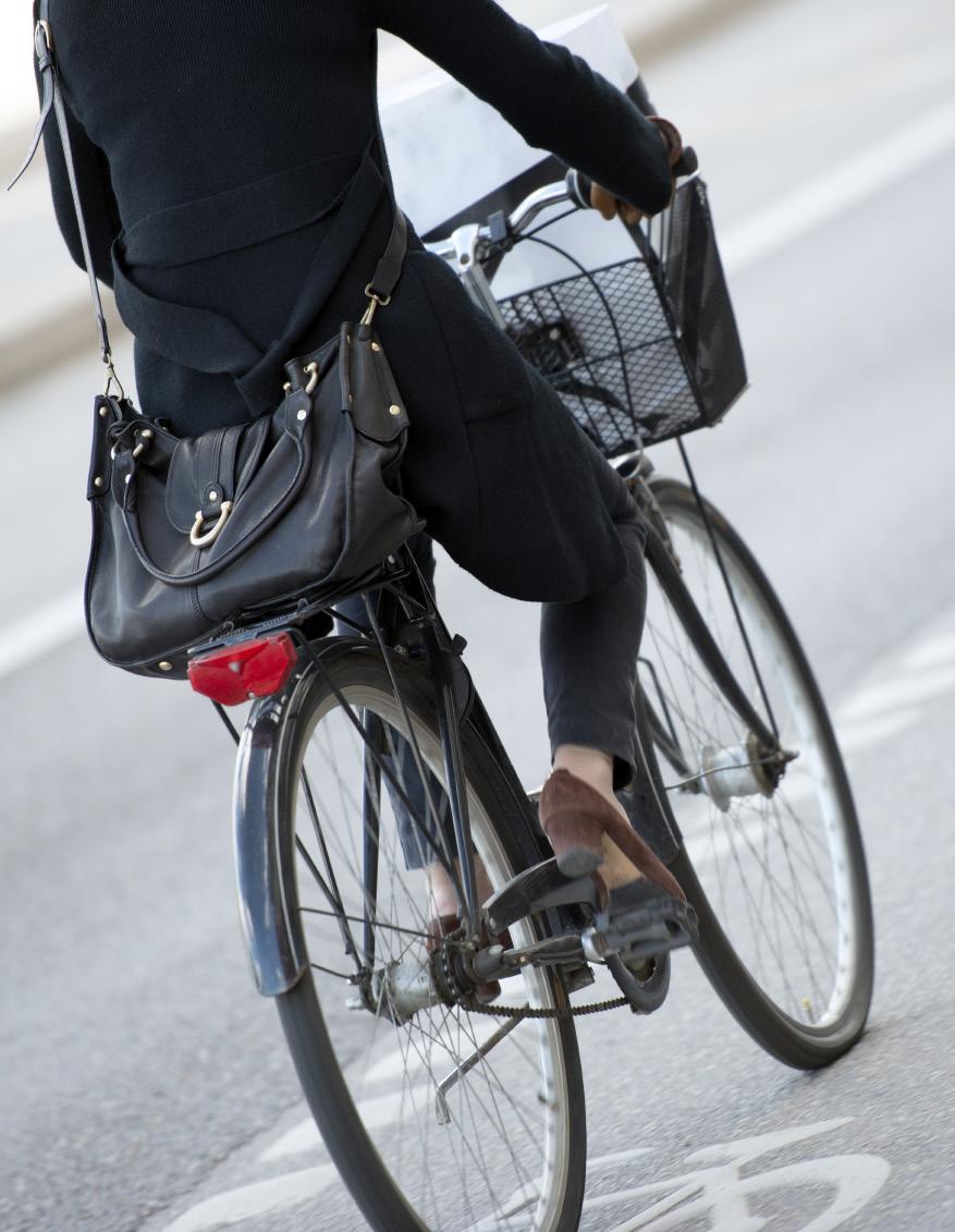 Tartsa be az egyirányú utcákban való közlekedés szabályait, kivéve, ha a kerékpárosok