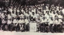 5. ábra. A neutrínófizika els világkonferenciája résztvev inek csoportképe. Az ül sorban balról jobbra: T. D. Lee (Nobel-díj 1958), L. Radicati, R. P. Feynman (Nobel-díj, 1965), B.