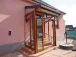 chodníky, čiastočne 3/4 presklený altánok zo vstavaným grilom, ovocná výsadba, pozemok je o výmere 10,8 Árov.