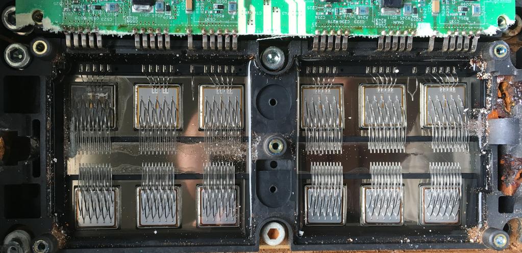 90 centiméter magasan állt a víz az Inverter felett, hogy ennyi be tudott nyomódni.