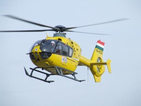 Helikopter személyzete orvos, mentőtiszt,