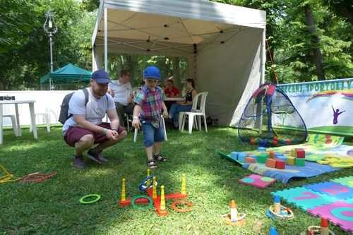 állomásos pálya várta, mely a sziget