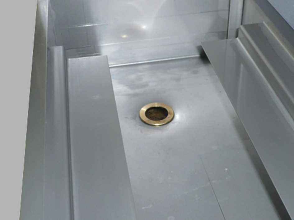 Modell Ventilátorok száma Adiabatikus előhűtő szakasz/hűtő száma Alsó leeresztõnyílás/hûtõ DFCV-S9122-* 4 2 2 DFCV-S9123-* 6 2 2 DFCV-S9124-* 8 4 4 DFCV-S9125-* 10 4 4 DFCV-S9126-* 12 4 4 Az