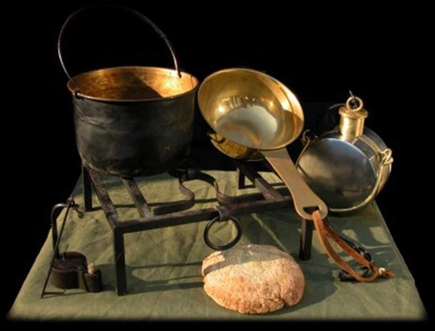 A római légiós katona étkezési felszerelése - fémkulacs, kis bronzvödör, bronzlábas, bronzkanál, kiskés, nagykés, bőr felhasználása- bőrtáska A légiósok ételeinek fontosabb nyersanyagai: - kenyér,