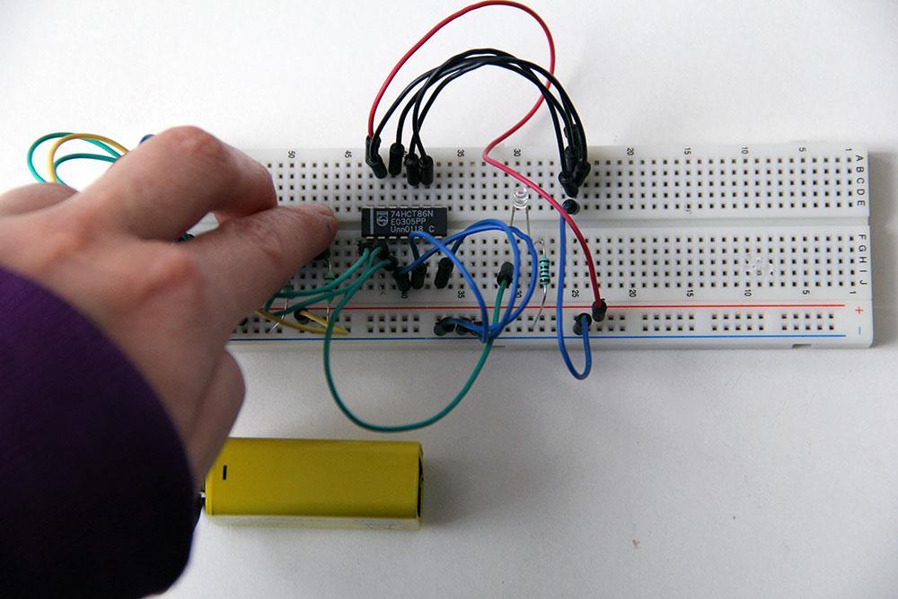 130 Fizikai számítástechnika: elektronikai alapok és Arduino programozás 5.1.4.18.