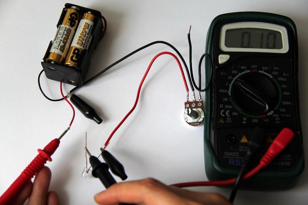 30 Fizikai számítástechnika: elektronikai alapok és Arduino programozás 1.27.