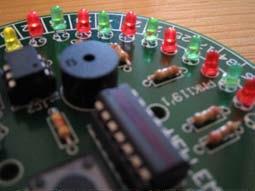 BEMENET Elektromosság (digitális) 4,5 V DC (egyenáramú).