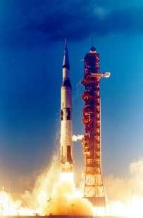 1967. november 9-én startolt az Apollo-4 az parancsnoki modul hőpajzsának tesztelésre, amely sikerrel zárult.