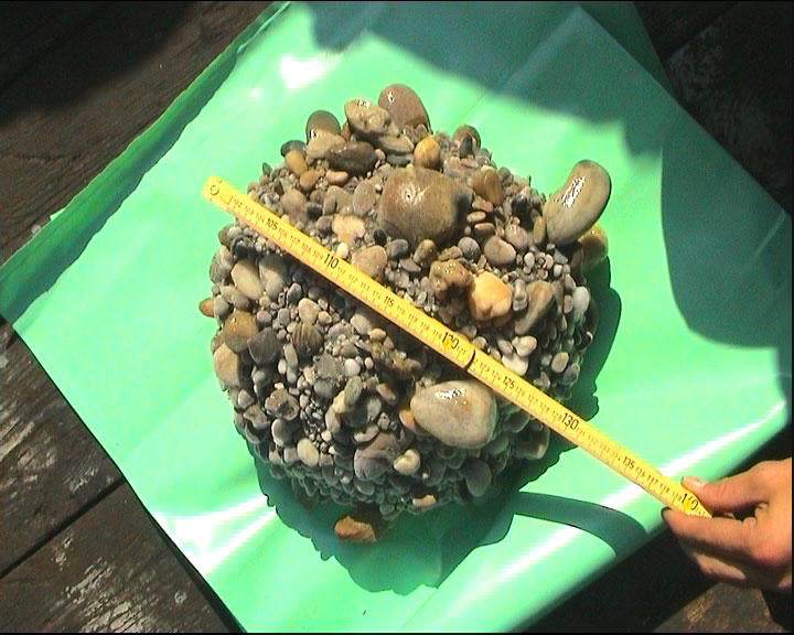 Felül mintegy 10 cm astag homokos