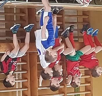 Gróf Ferenc Ovis fair play A környék örökmozgó kis labdarúgó-palántái töltötték meg pénteken délután a Sárszentmiklósi Általános Iskola tornatermét.