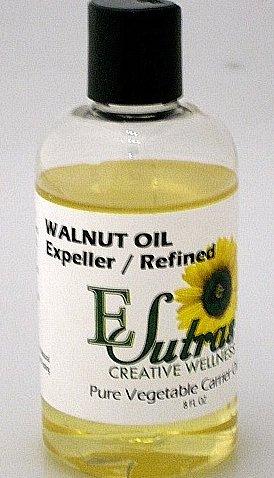 Ha ajkunk kirepedezik, ne keressünk gyógy-, vagy kozmetikai krémet, ha van otthon kevés dióolajunk, ajkunkat azzal kenjük be! Pótolja a bőrből hiányzó vitamint, zsiradékot, és egészséges a bőrnek.