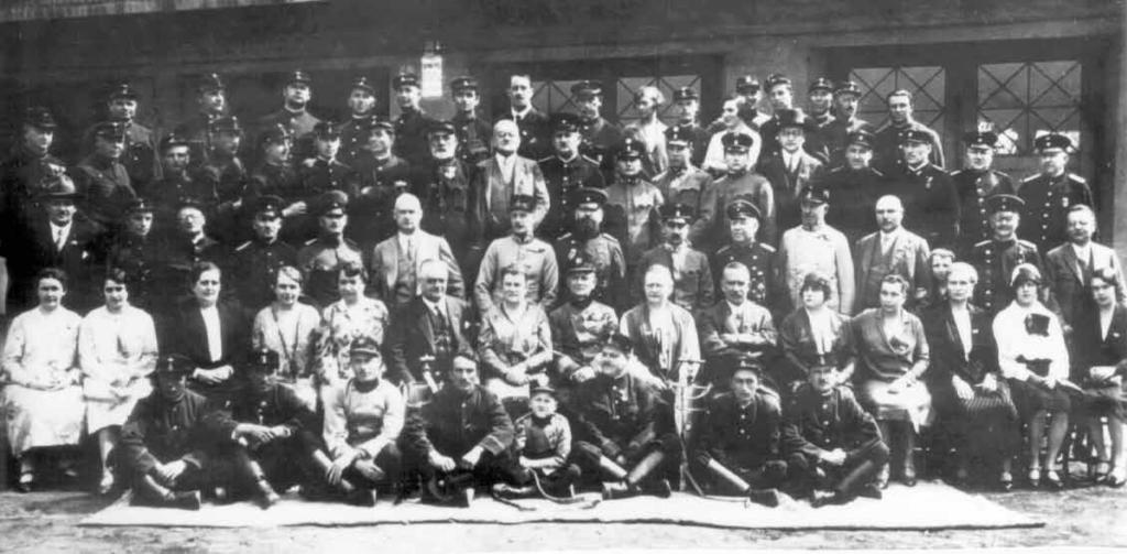 A belügyminiszter 1929-ben rendeletben határozta meg a Magyar Országos Tűzoltótisztképző Tanfolyam és a kerületi tűzoltó tanfolyamok fegyelmi szabályzatát.