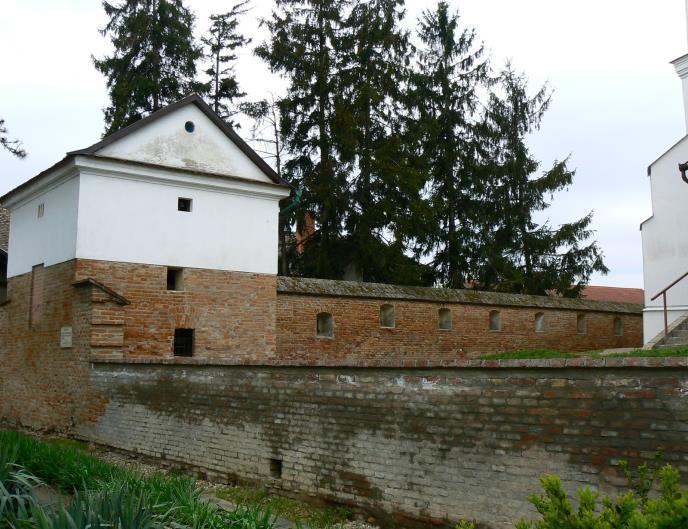 1857 61 között klasszicista stílusban. A templom 39 méter magas neobarokk tornyát a németek 1944.