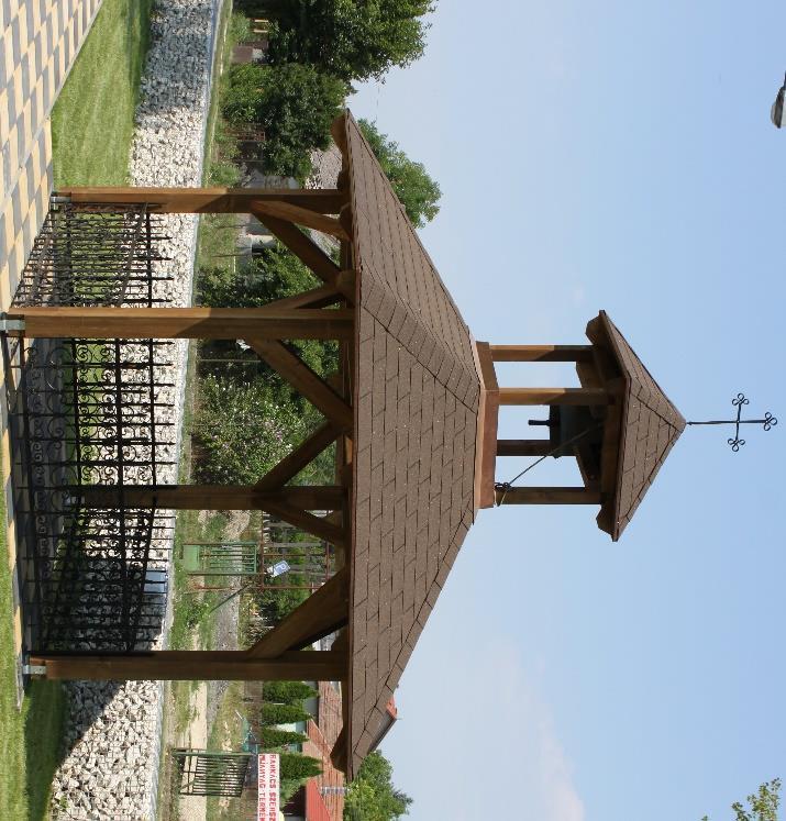 Harangláb A harangláb a Hősök terén áll.