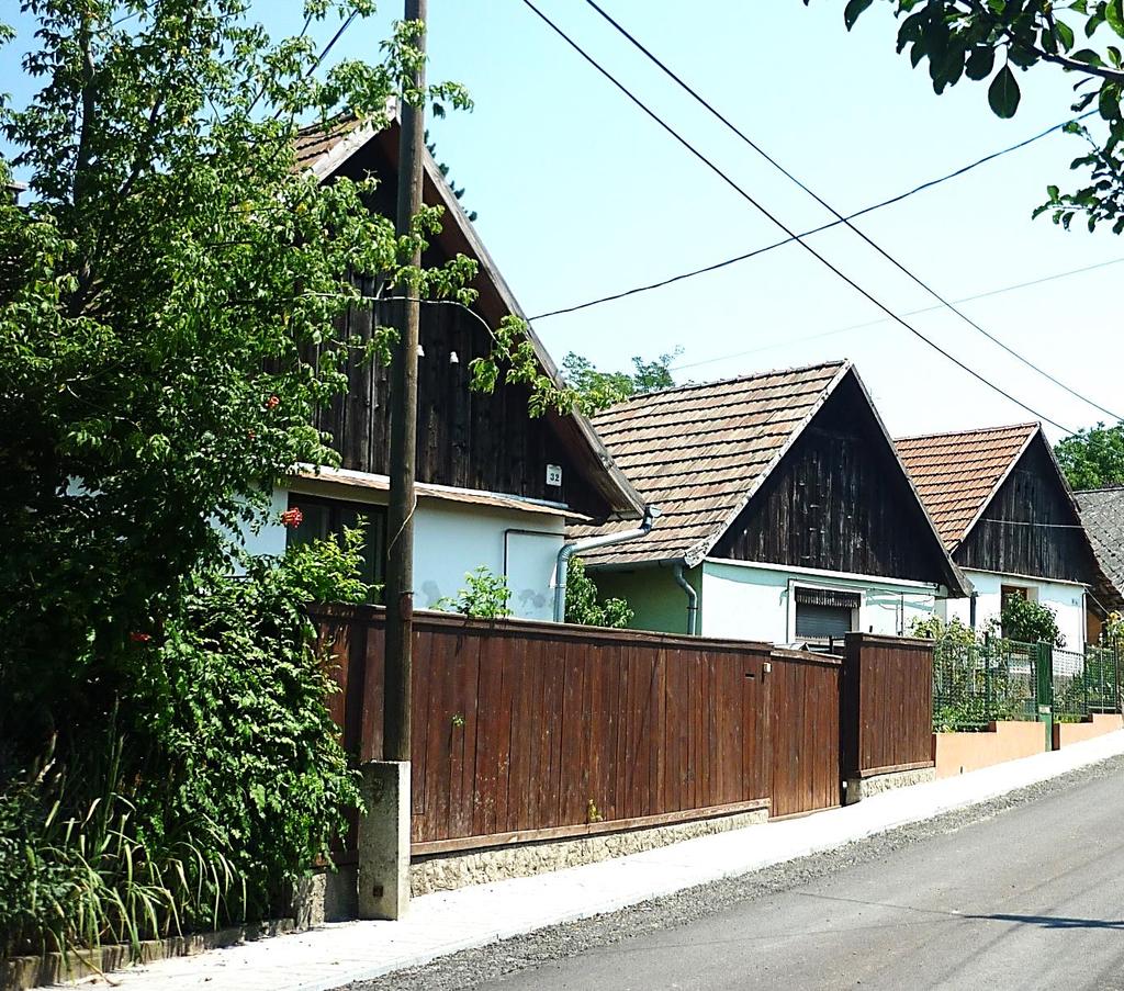 4. MEGHATÁROZÓ