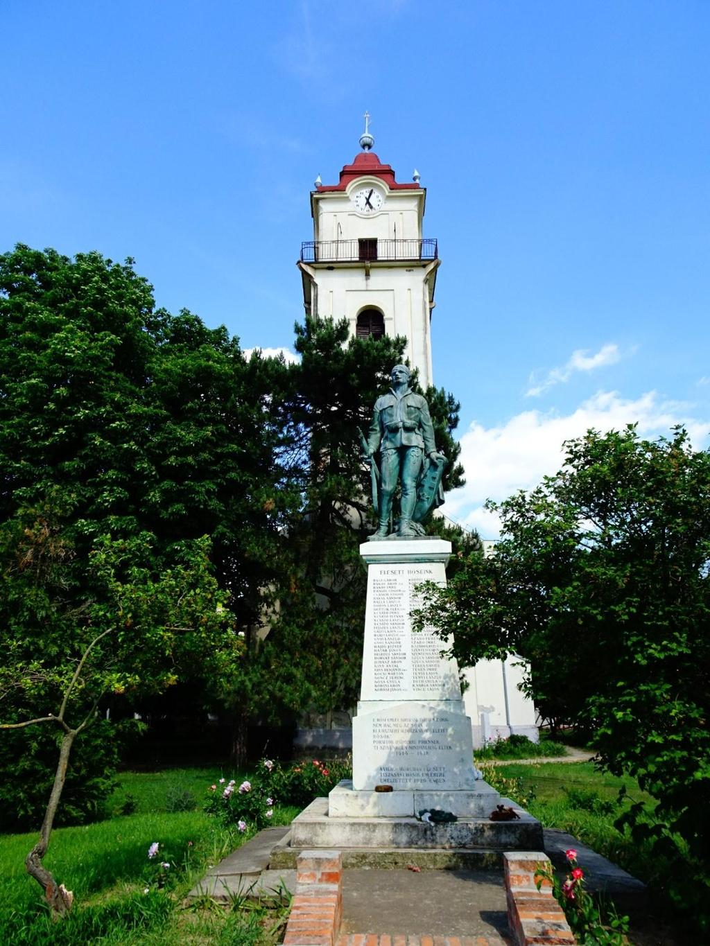 Középkori eredetű temploma elpusztult. A tanúvallomások szerint 1716-ban történt visszatelepítésük után templomukat más helyen építették fel.