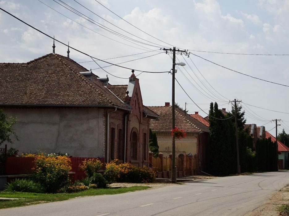 POLGÁRHÁZAS TELEPÜLÉSRÉSZ Tiszasason egy kisebb szakaszt tudunk leválasztani az Alpári út mellett, amely jellegében eltér a többi utcától.