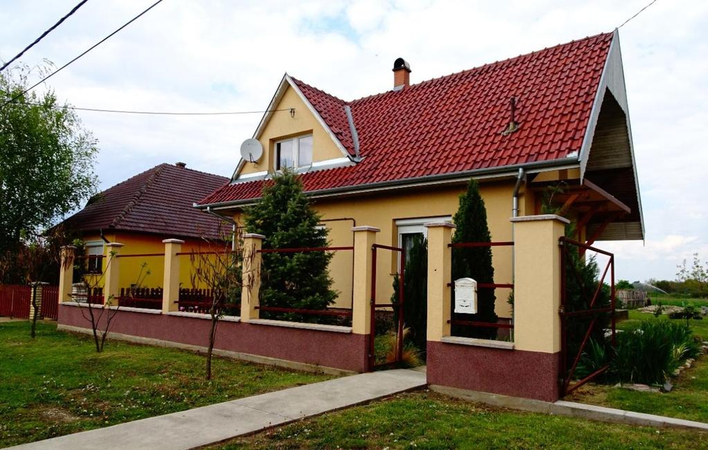 ÁLTALÁNOS TELEPÜLÉSRÉSZ A belterületen a szabályos telekosztásoknál kialakult utcák jellemzően a belterület peremterületén. A szabályos telkeken oldalhatáron álló előkertes, vagy anélküli a beépítés.