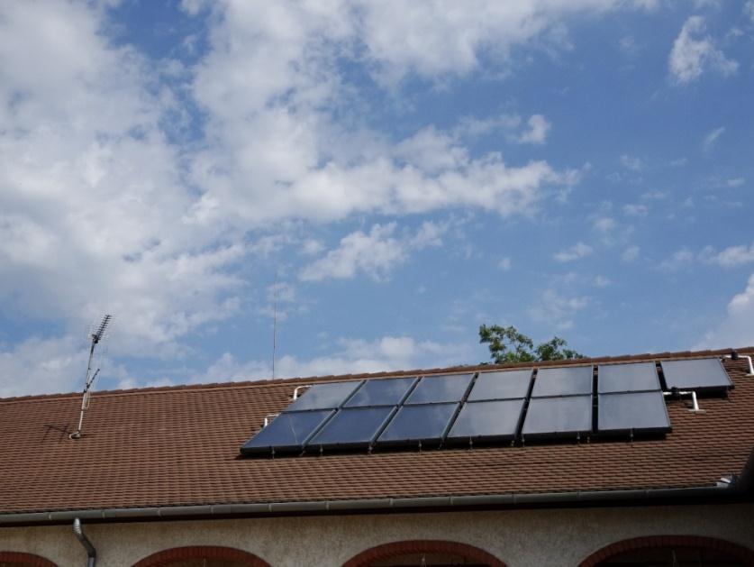 A Műszaki berendezések, klíma kültéri egysége és parabola antenna elhelyzésénél igyekezzünk takart felületre helyezni, ne utcaképi elem legyen.