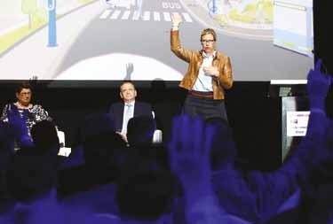 A DUIHK hagyományos kerti partija 6. Juni 2016 Vortragsveranstaltung: RWE Innovation Hub Lighthouse Urban Solutions Mit Dr.
