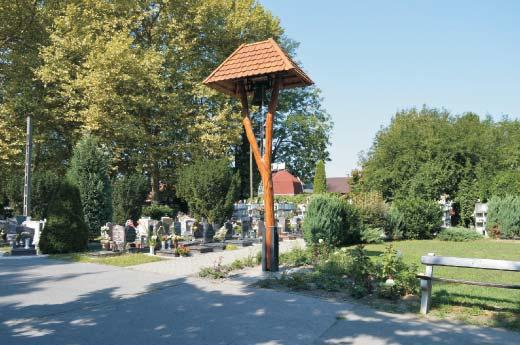 A ravatalozó mögött 46 db urnasírhely
