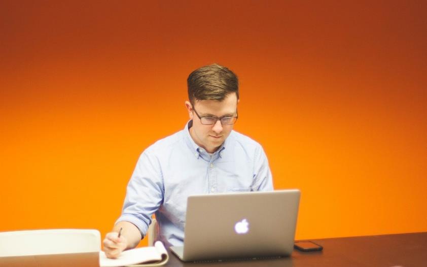A program tartalma Online tanfolyam klubrendszerben A Digitális Iskola klubtagjai átfogó ismereteket szerezhetnek sokféle témakörben, melyek a digitális világ, és a digitális eszközök használatához